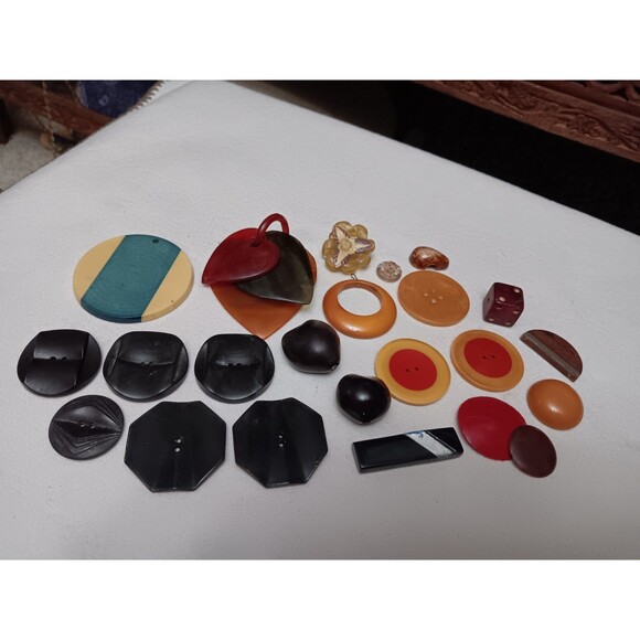 Jewelry - Bakelite lot pendants, buttons, parts & pieces of various things